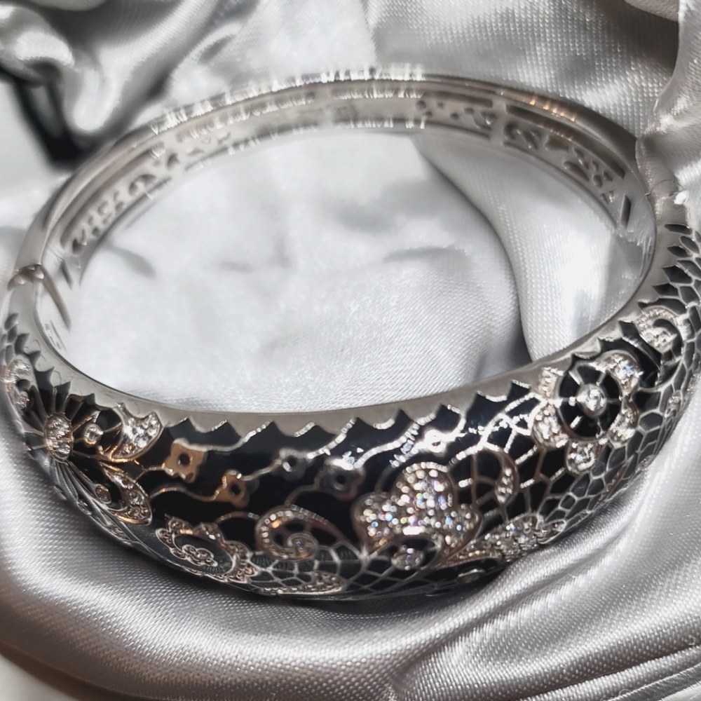 EUC BELLE ETOILE BANGLE BRACELET
